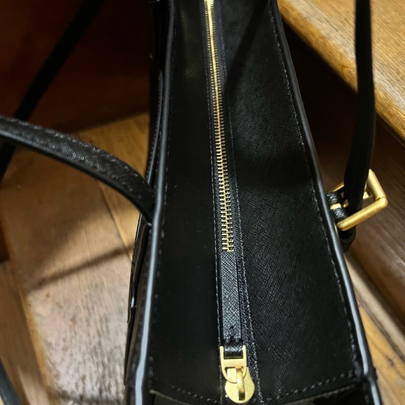 Authentic Emerson Tory Burch Tote - Picture 9 of 9